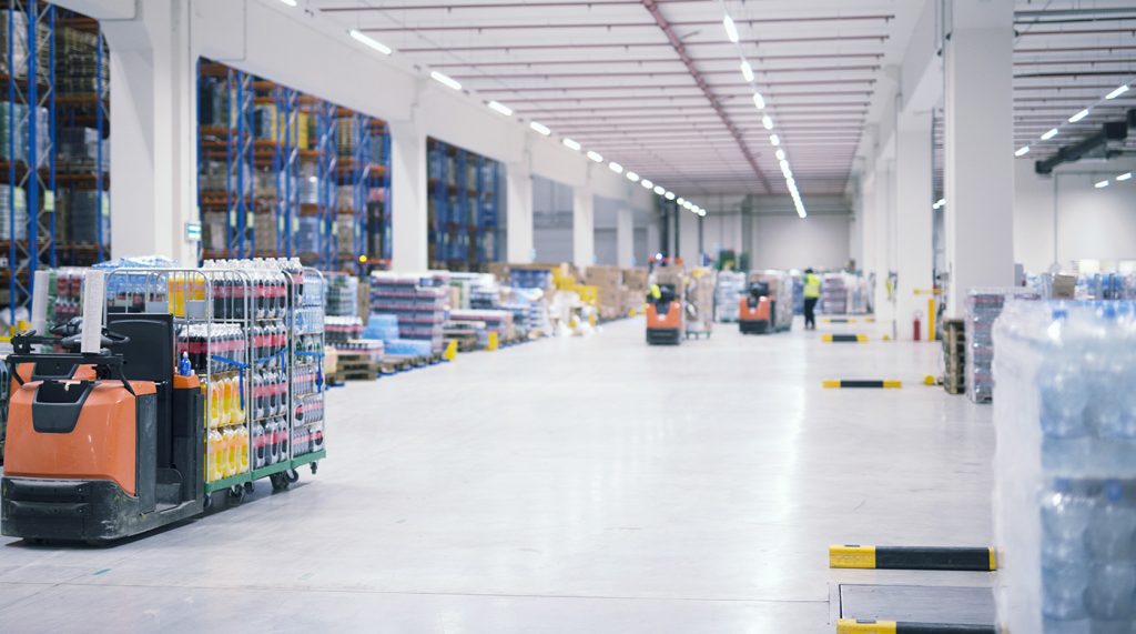 Vue intérieure d'un entrepôt d'entreprise agroalimentaire